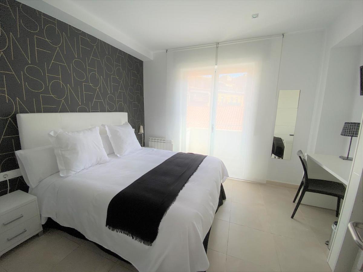 Hostal Somnis Suria Exterior photo