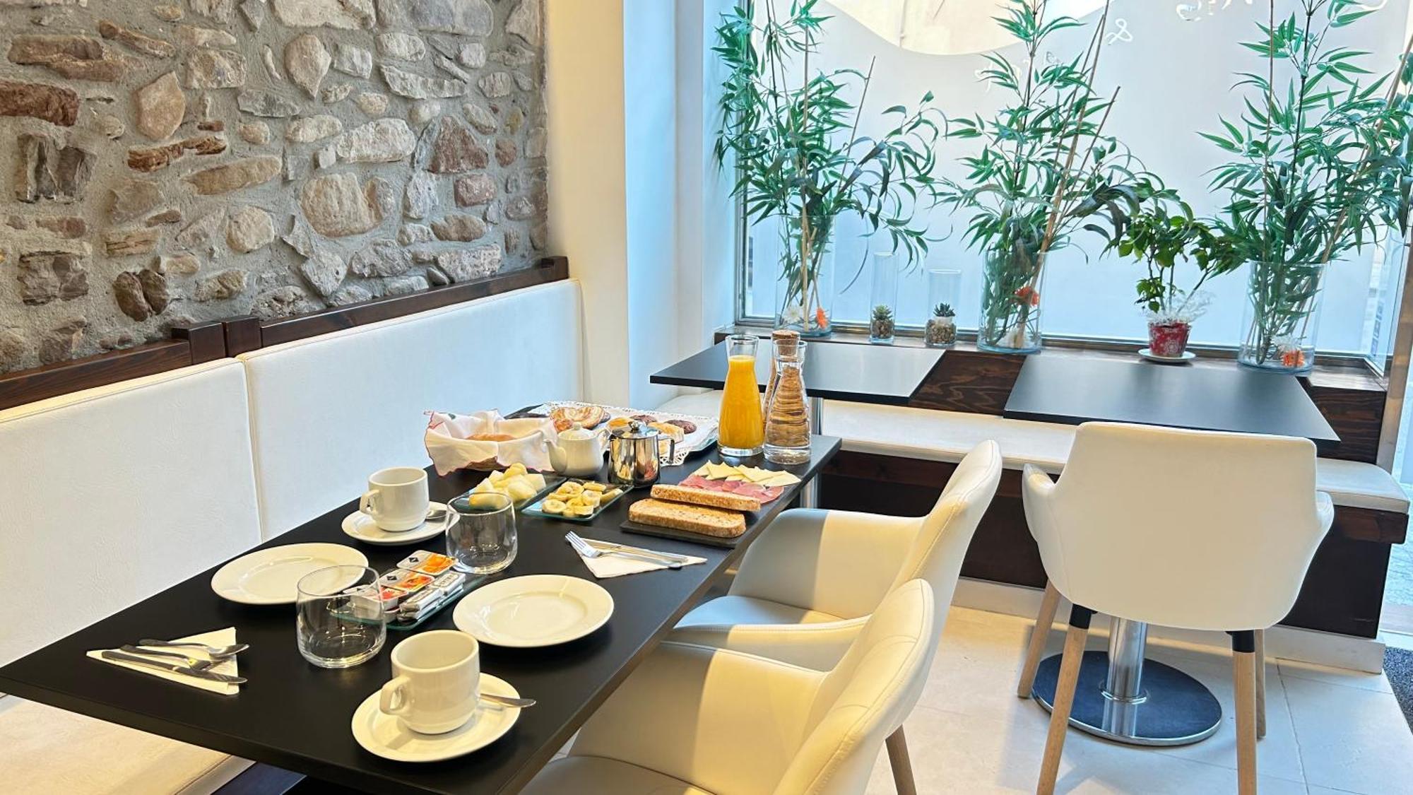Hostal Somnis Suria Exterior photo